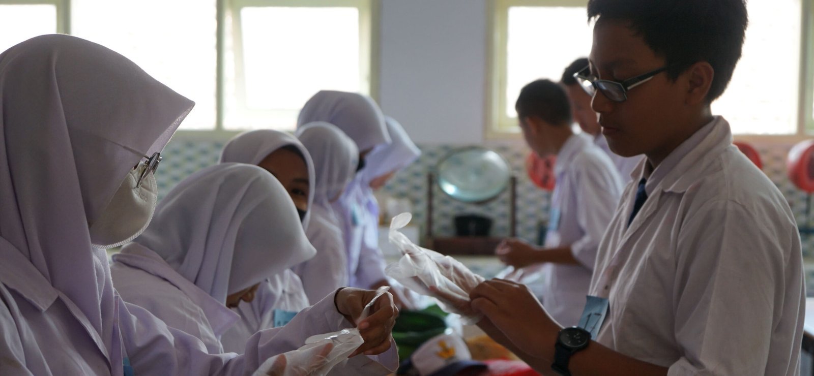 Peserta Didik Kelas 9 Berjuang Menghadapi Ujian Praktik
