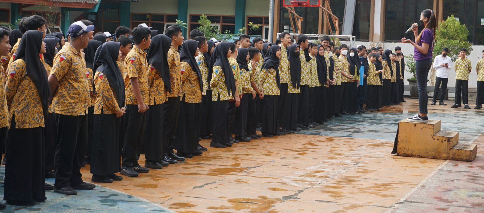 Warga Sekolah Sarapan Bolu Bersama Mayora