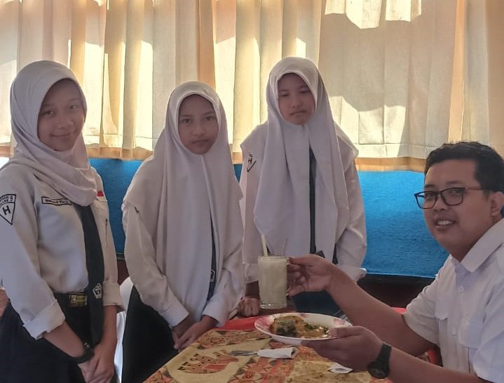 Belajar Sambil Menghargai Makanan Khas Daerah