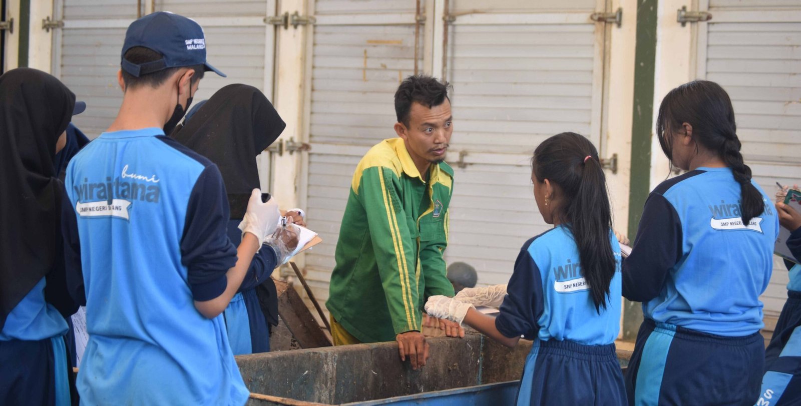 P5 Tema Gaya Hidup Berkelanjutan Gelar Studi Tour Ke TPA Supit Urang