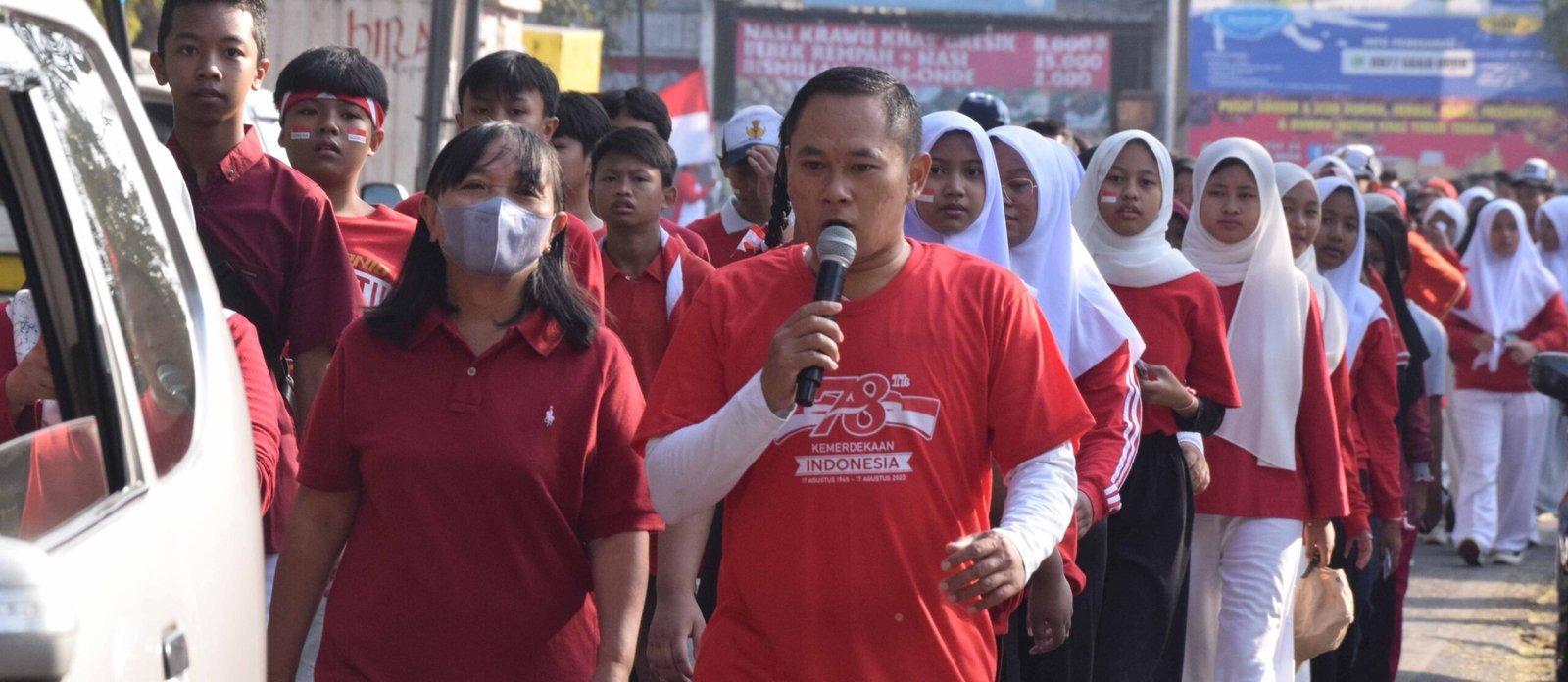 Kemeriahan Jalan Sehat dan Lomba Kemerdekaan