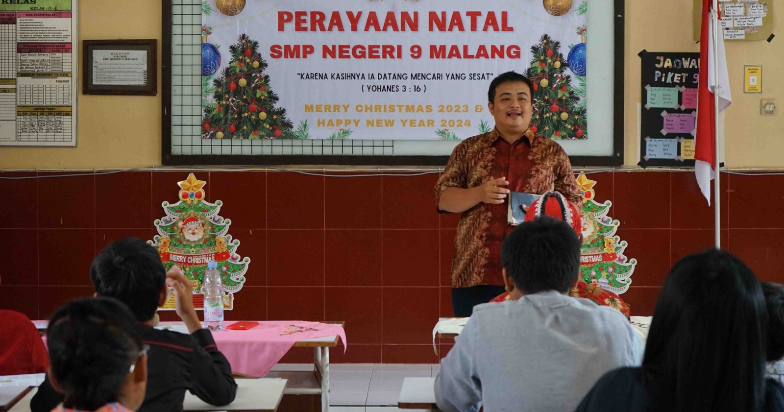 Read more about the article Natal Bersama, Kehangatan dan Kegembiraan di Perayaan Natal Sekolah